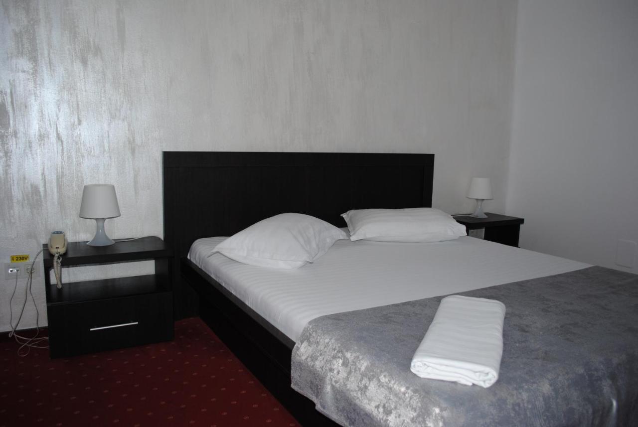 Hotel Corona Drobeta Turnu Severin Exterior foto